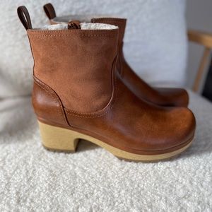 Clog Boots